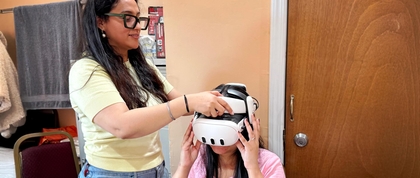 Students using VR glasses